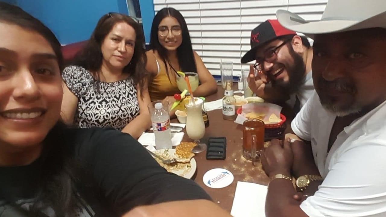 Miguel es el mayor de cuatro hermanos, originarios de Monterrey, Nuevo León, México, su madre dijo a 
<b><a href="https://www.univision.com/local/houston-kxln/">Univision 45</a></b> que nació prematuro y desde muy joven 
<b><a href="https://www.cdc.gov/asthma/es/faqs.htm" target="_blank">padeció asma</a></b>, aunque nunca sufrió ataques o situaciones que lo llevaran al hospital, sin embargo, eso cambió cuando se vio afectado por la pandemia del 
<b><a href="https://www.univision.com/local/houston-kxln/trabajos/coronavirus-familia-mudanza-houston-campo">coronavirus</a></b>.