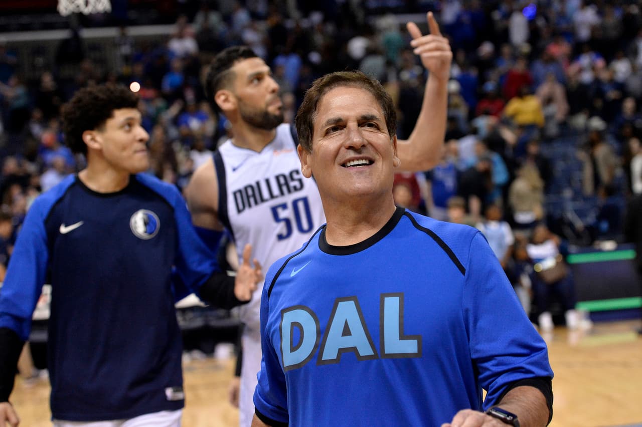 Mark Cuban, dispuesto a  arrodillarse con los Mavericks