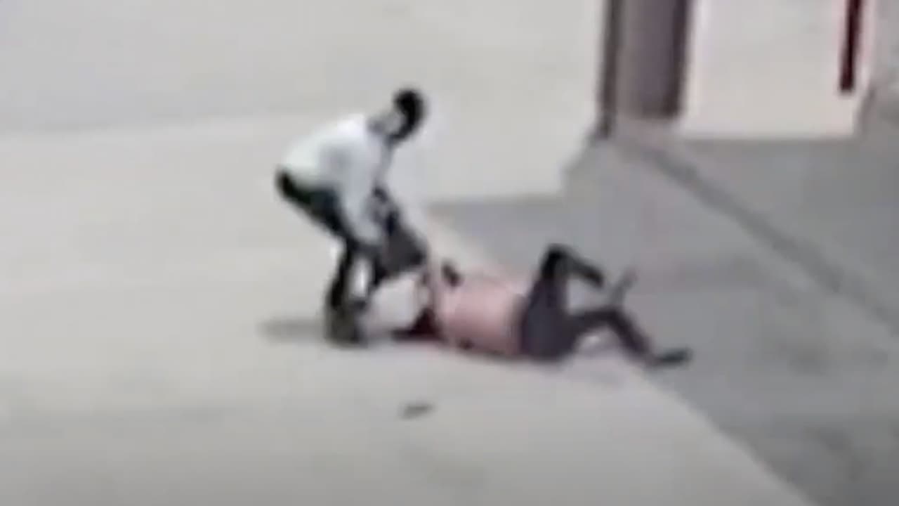 Mujer sale de un banco y momentos después la roban al norte de Houston