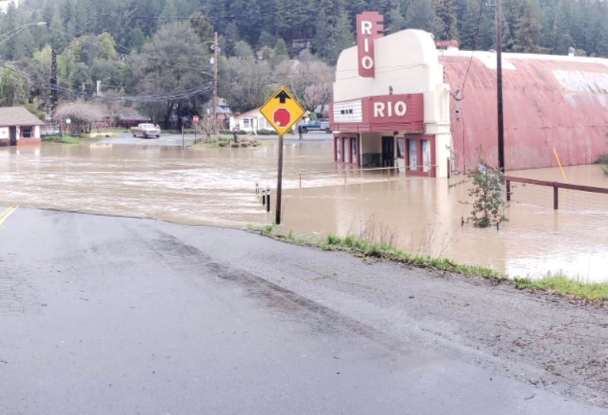 Otras comunidades cercanas a al Russian River, como Río Nido y Monte Río (en la imagen) en el condado Sonoma, podrían experimentar las peores inundaciones en los últimos 20 años.