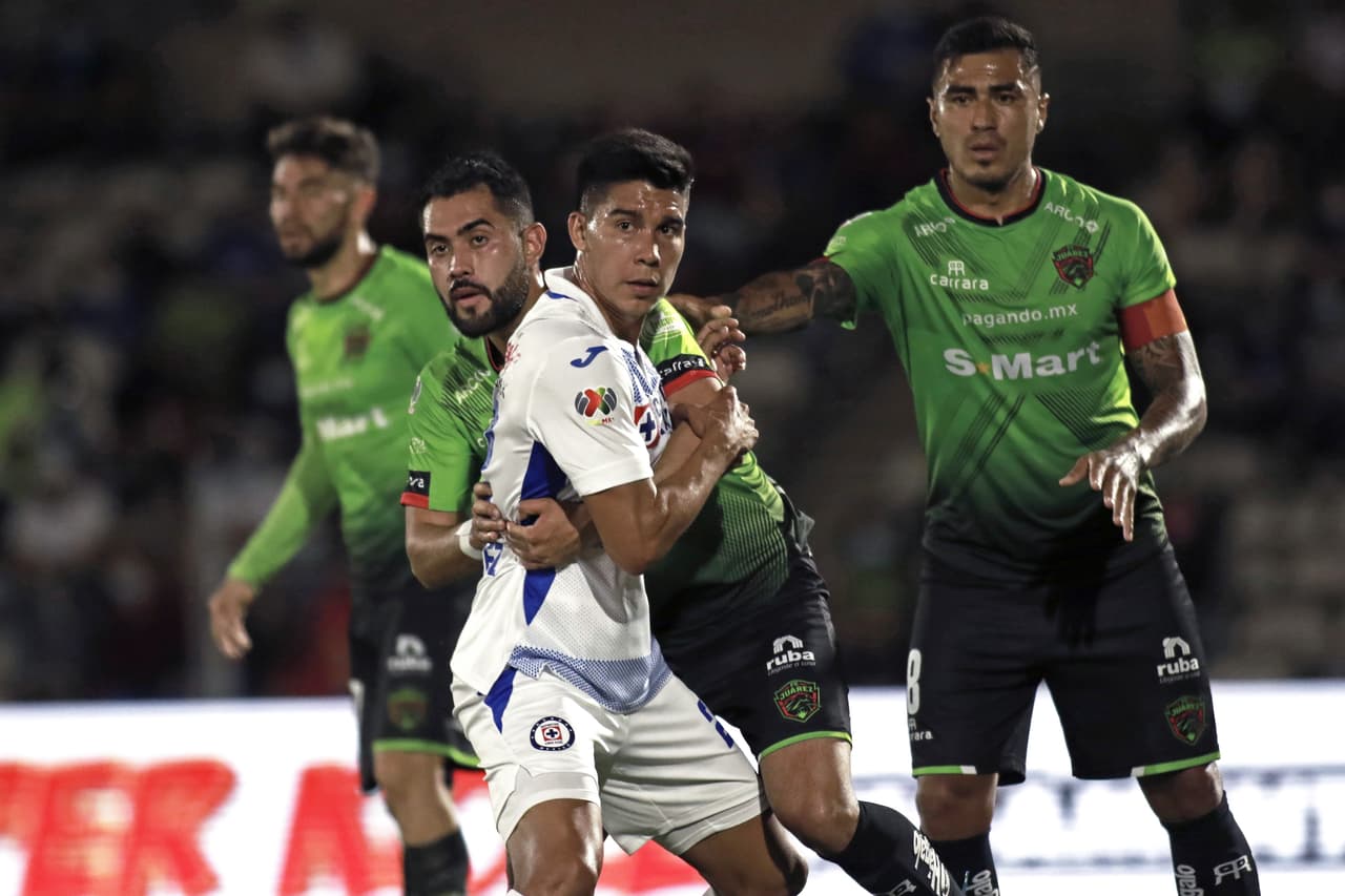 La tensión aumentó conforme el reloj se consumió, con ambos equipos cerca de anotar.