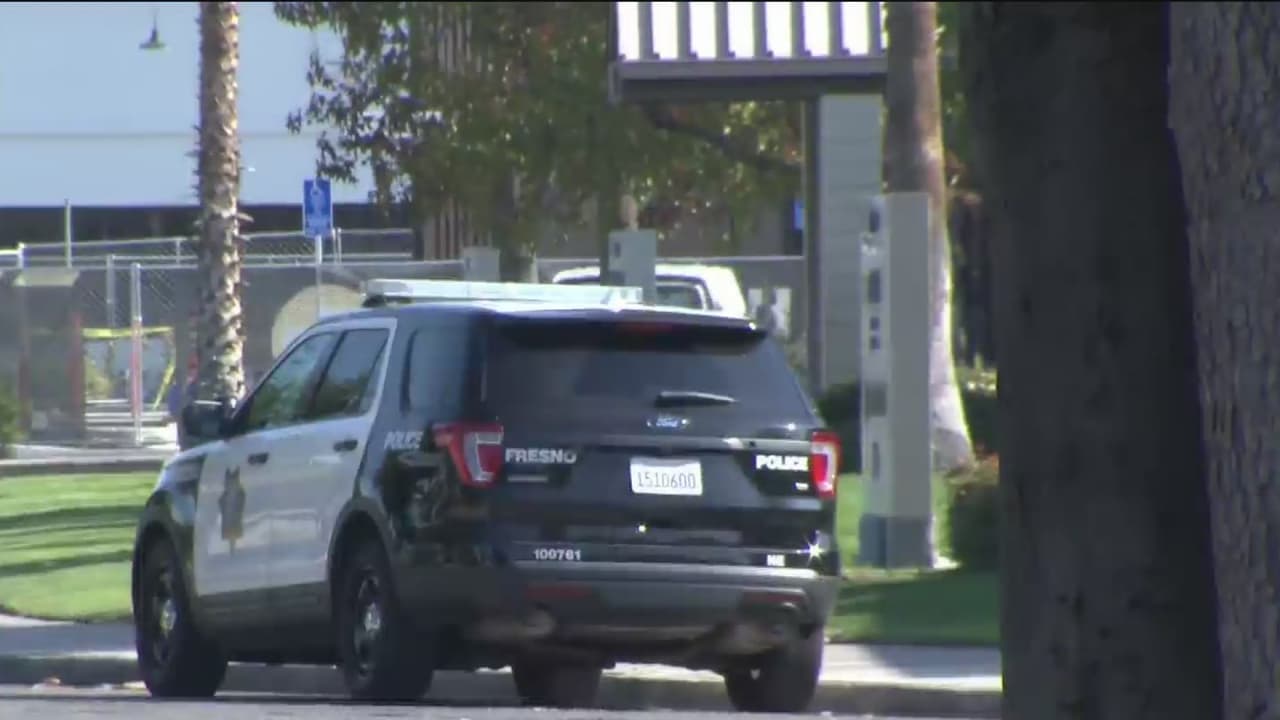 Choque de dos autos en arrancones dejan a un joven de 18 años fallecido durante la madrugada