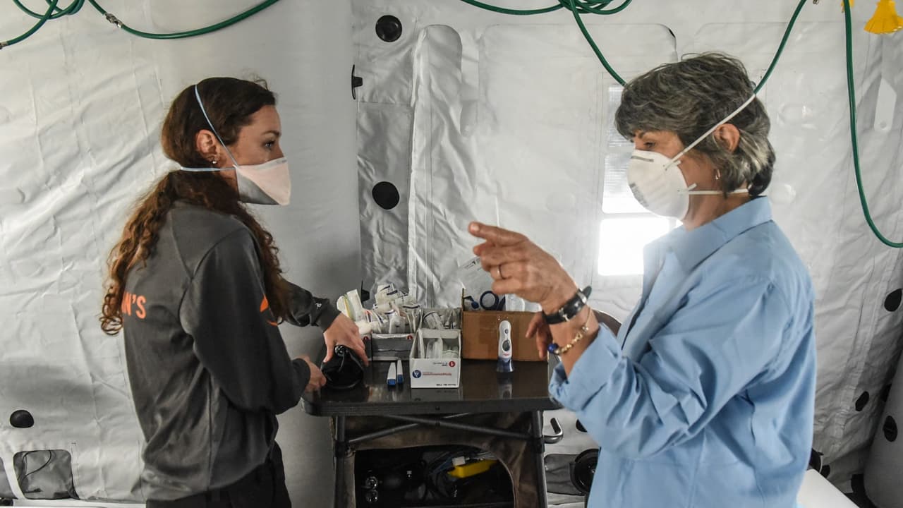 Policía de  Turlock acompaña a familia a salir de Walmart por negarse a usar  mascarillas 