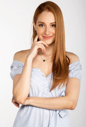 Cecilia de la Cueva, la exparticipante del reality show 'La academia', se unió al proyecto para encarnar a Sole.