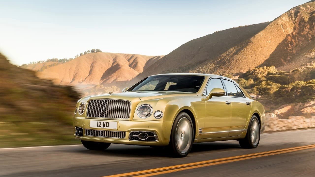 <h3 class="cms-h3-H3">3. Bentley Mulsanne </h3>
<br>
<br>Bentley logró vender 
<b>98</b> unidades de su mega sedán de hiper lujo en Estados Unidos durante 2017. El hermetismo de Bentley en relación a sus expectativas de ventas hace imposible saber si este número es un éxito o no. Sin embargo, tratándose de un auto cuyo precio arranca en 305,000 dólares, a nadie debe extrañar su volumen de ventas. El fallecido dictador venezolano hugo Chávez se cuenta entre sus dueños más notorios.