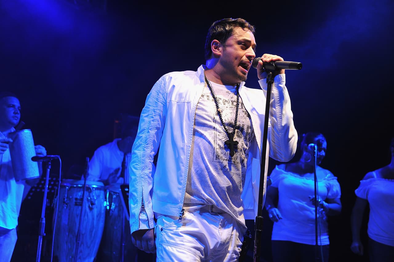 Otros cantantes como Manny Manuel también han tenido problemas con la justicia tras haber sido arrestados por conducir en estado de ebriedad.