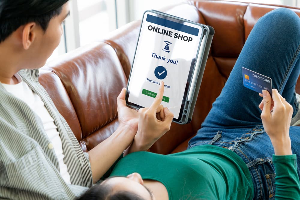 <b>LIBRA</b>
<br>Como son muy sociables y les encanta complacer a sus amigos y familiares, seguramente gastan mucho en darles uno que otro regalito. Hay que ser más cuidadosos y establecer límites para que al final de mes no estén sufriendo.