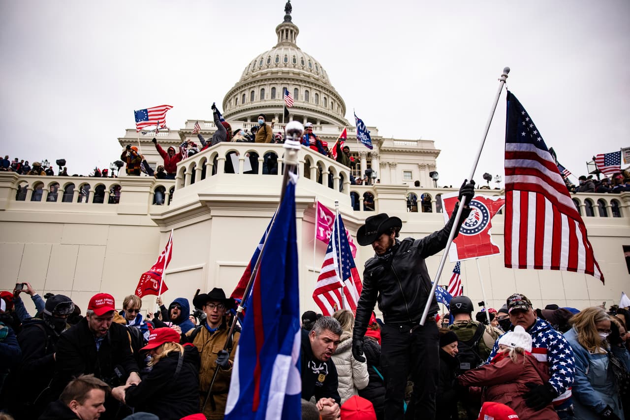 El hombre de 40 años, amenazó con enviar "tres coches llenos de patriotas armados" a Washington DC la semana pasada.