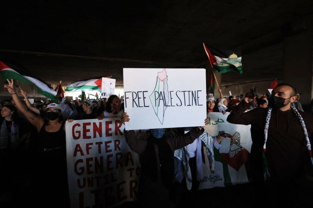 Actualmente, hay cientos de heridos recibiendo tratamiento en hospitales al norte de la Franja de Gaza. De esos centros, nadie puede escapar o buscar refugio, por lo que con cada minuto que pasa, la tensión aumenta.