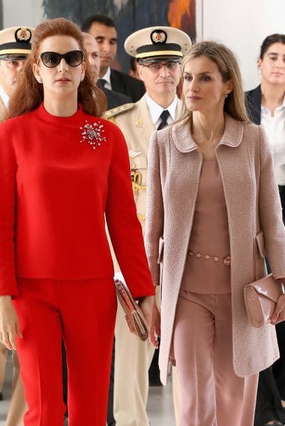 Al pie de escalerilla, se despidieron de ellos con gestos de gran afecto y complicidad mutua.