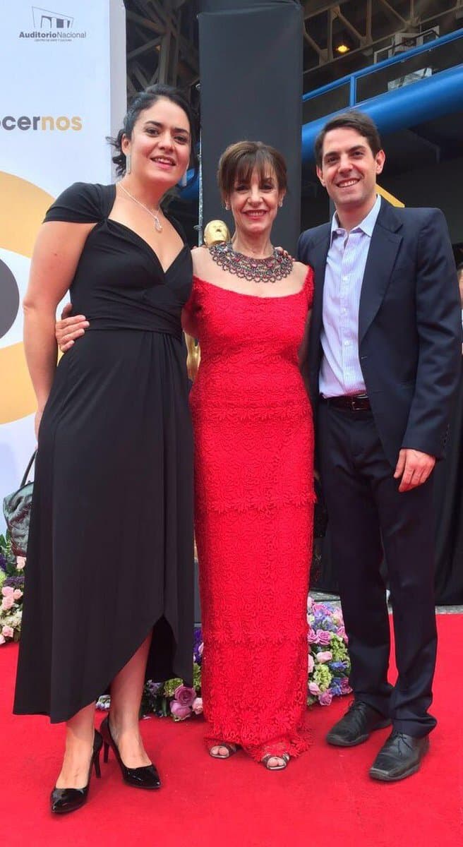 <b><a href="http://www.univision.com/temas/jose-maria-de-tavira">José de María</a></b> ha realizado varios cortometrajes y películas independientes en diferentes partes del mundo, pero en el 2016 por primera vez se aventuró a realizar una serie de televisión, por lo que aceptó protagonizar junto con
<b><a href="http://www.univision.com/temas/barbara-de-regil">Bárbara del Regil</a></b> la exitosa serie '
<b><a href="http://www.univision.com/series/rosario-tijeras">Rosario Tijeras</a></b>'.