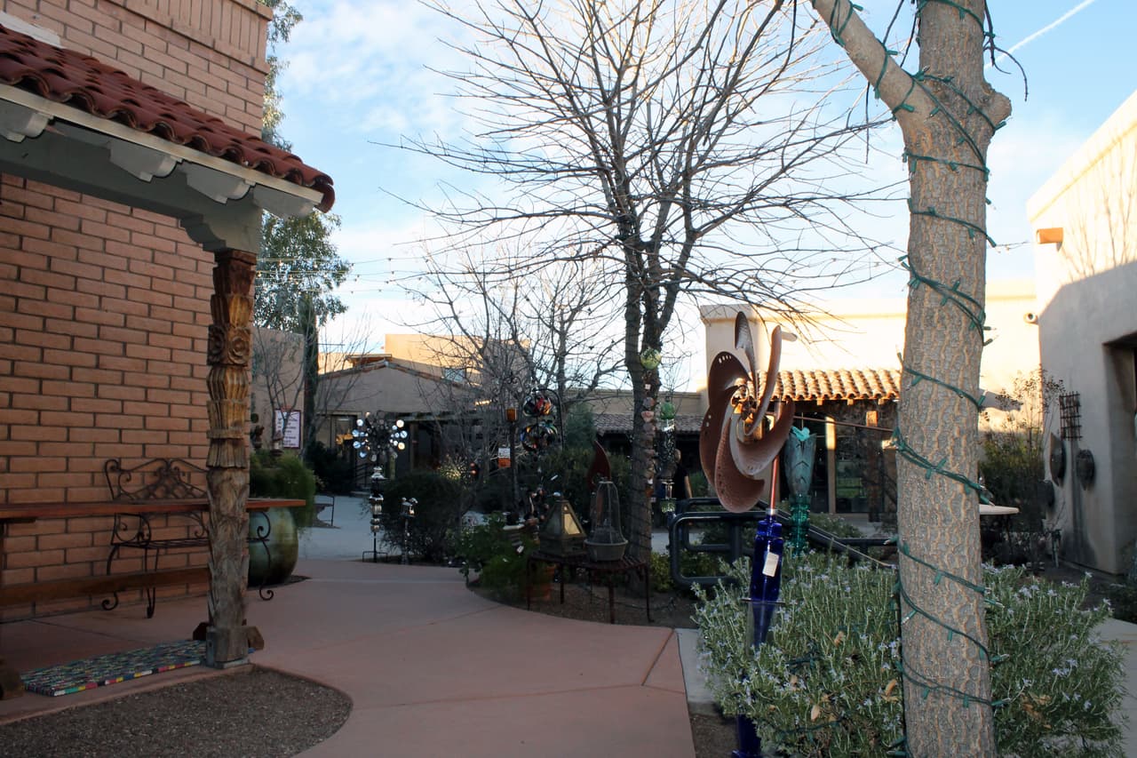 El Centro de Visitantes de Tubac está ubicado en el Museo y Parque Histórico Estatal Tubac Presidio, 1 Burruel Street en Old Town Tubac.
