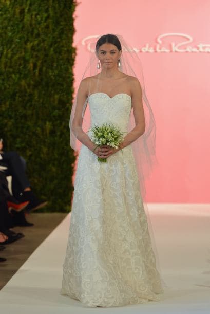 Aquí los mejores modelos del diseñador Oscar de la Renta.