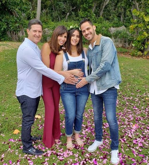 "[...] Mi princesa Sophia, no puedo esperar a conocerte, consentirte y comerte a besos", mencionó la mamá primeriza en su publicación.