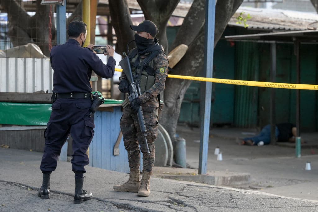 Congreso de El Salvador aprueba el régimen de excepción tras ola de homicidios atribuidos a las pandillas