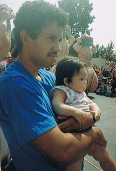 “Quiero agradecerle (a mi papá) porque sé que fue un sacrificio ir a la escuela y trabajar al mismo tiempo. Y así como él se enorgullece de mí, yo me siento 100 veces más orgullosa de él”, expresó Alfaro.