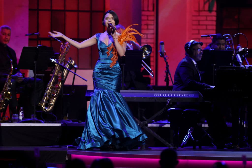 Y ahora, brilla por cuenta propia al estar presentando su primera gira en solitario, titulada 'Mexicana Enamorada'.