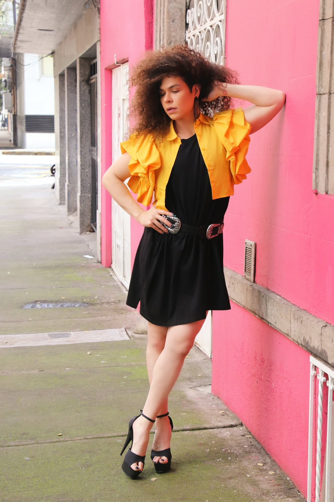 “Totalmente me identifico como chico 'queer'. Amo y me encantan mis facciones camaleónicas que me dan la versatilidad de representar cualquier papel”, comentó a la publicación.