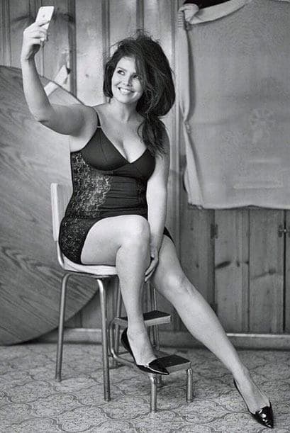 Esta mujer sale del clásico estereotipo de belleza, una mujer delgada y con poca carne, pero ahora sus 90 kilos y sus medidas 100-83-110 han llegado para acabar con lo anterior.