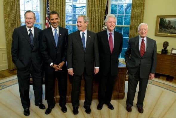 Esta histórica fotografía fue tomada el miércoles 7 de enero de 2009, en el Salón Oval de la Casa Blanca, donde está la oficina del Presidente de los Estados Unidos de América,