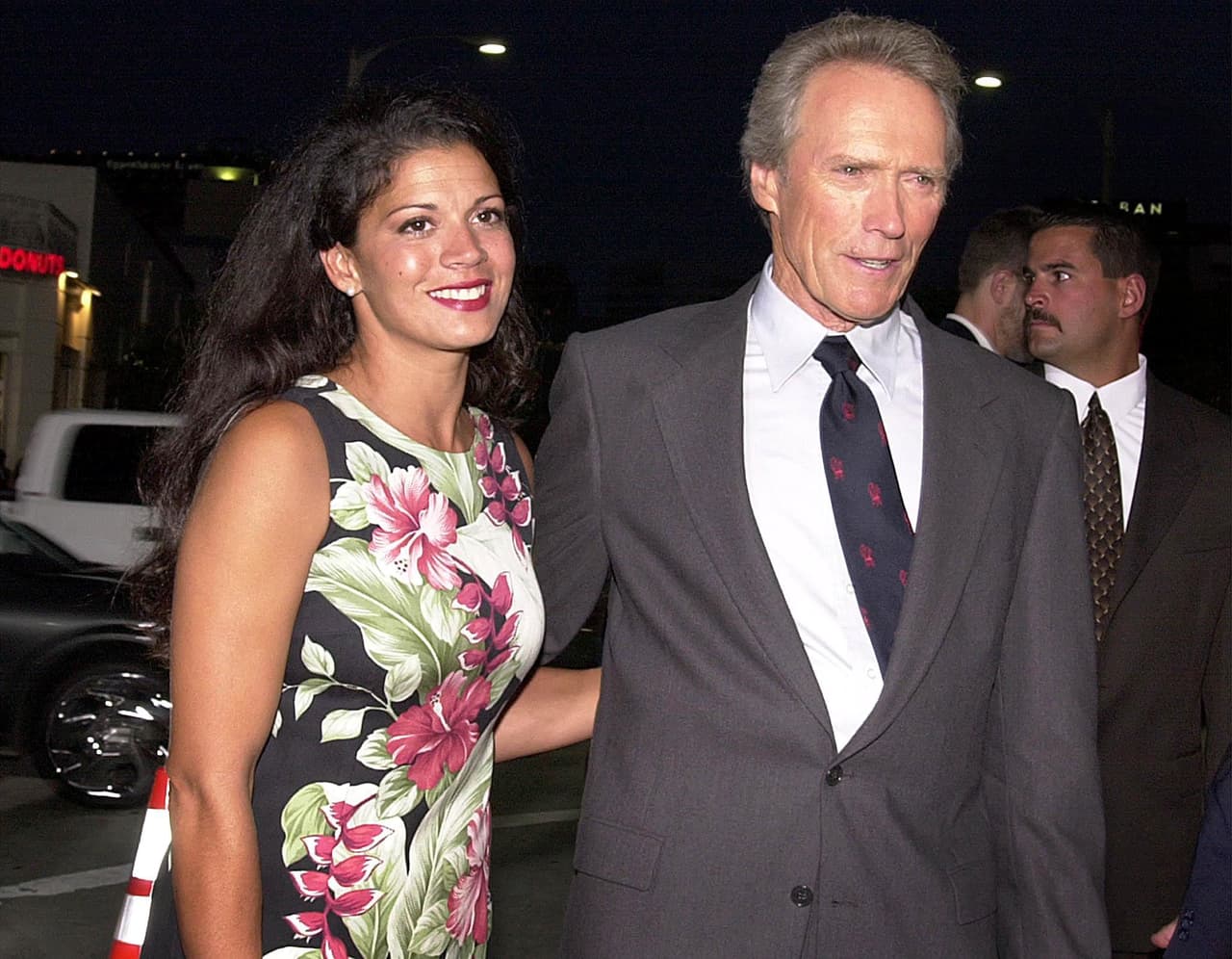 Poco después con 66 años y al lado de su segunda esposa, Dina Ruiz, celebró la llegada de la pequeña Morgan Eastwood en 1996.