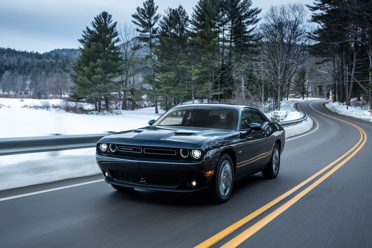 <b><a href="http://www.univision.com/noticias/dodge">Dodge</a></b> dio a conocer es el nuevo 
<b>Challenger GT 2017</b>, el cual se convierte en el 
<b>primer coupé muscle estadounidense en traer tracción en sus cuatro ruedas.</b>
