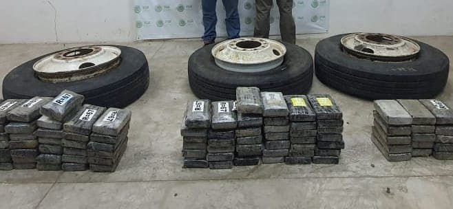 La policía mexicana incauta 100 kilogramos de cocaína escondidos en las llantas de un camión