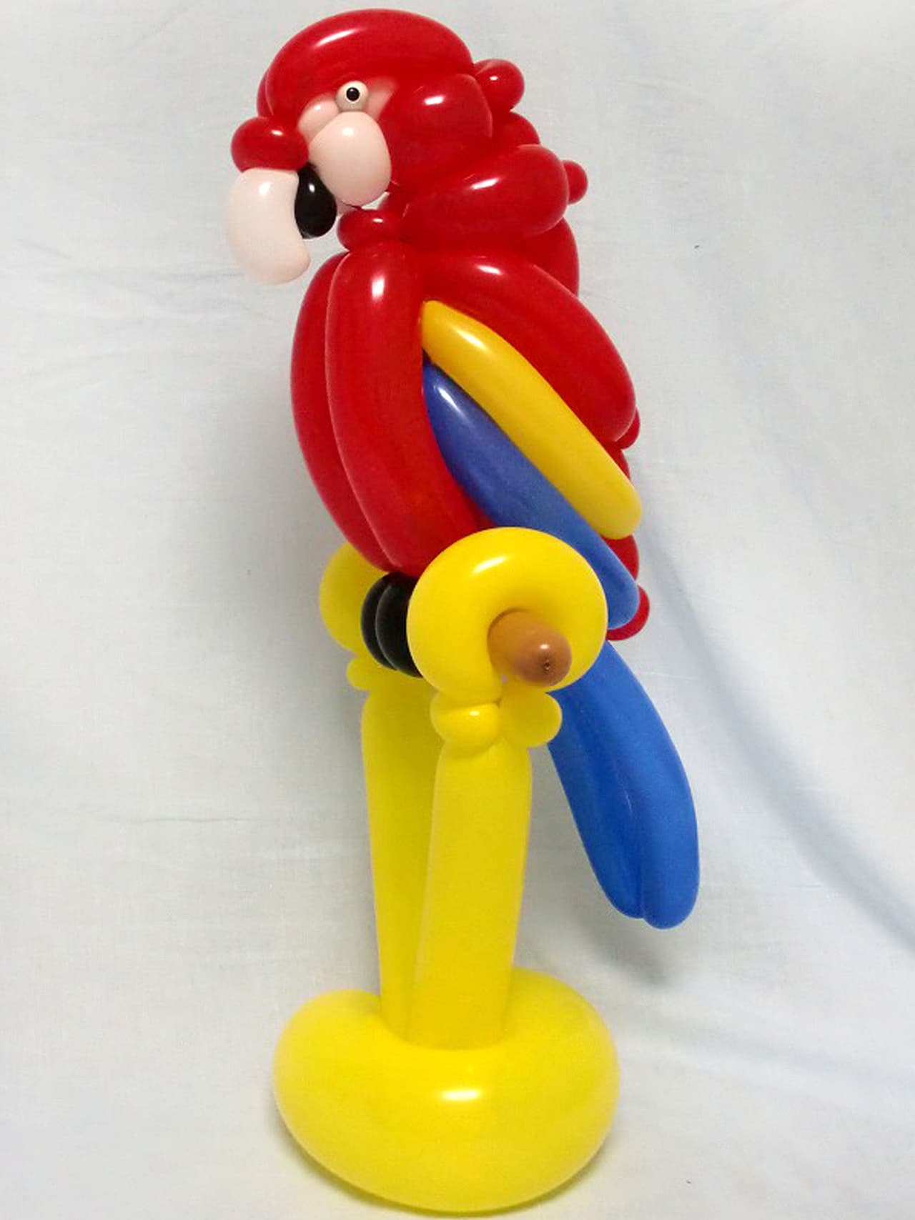 Hacen animales con globos