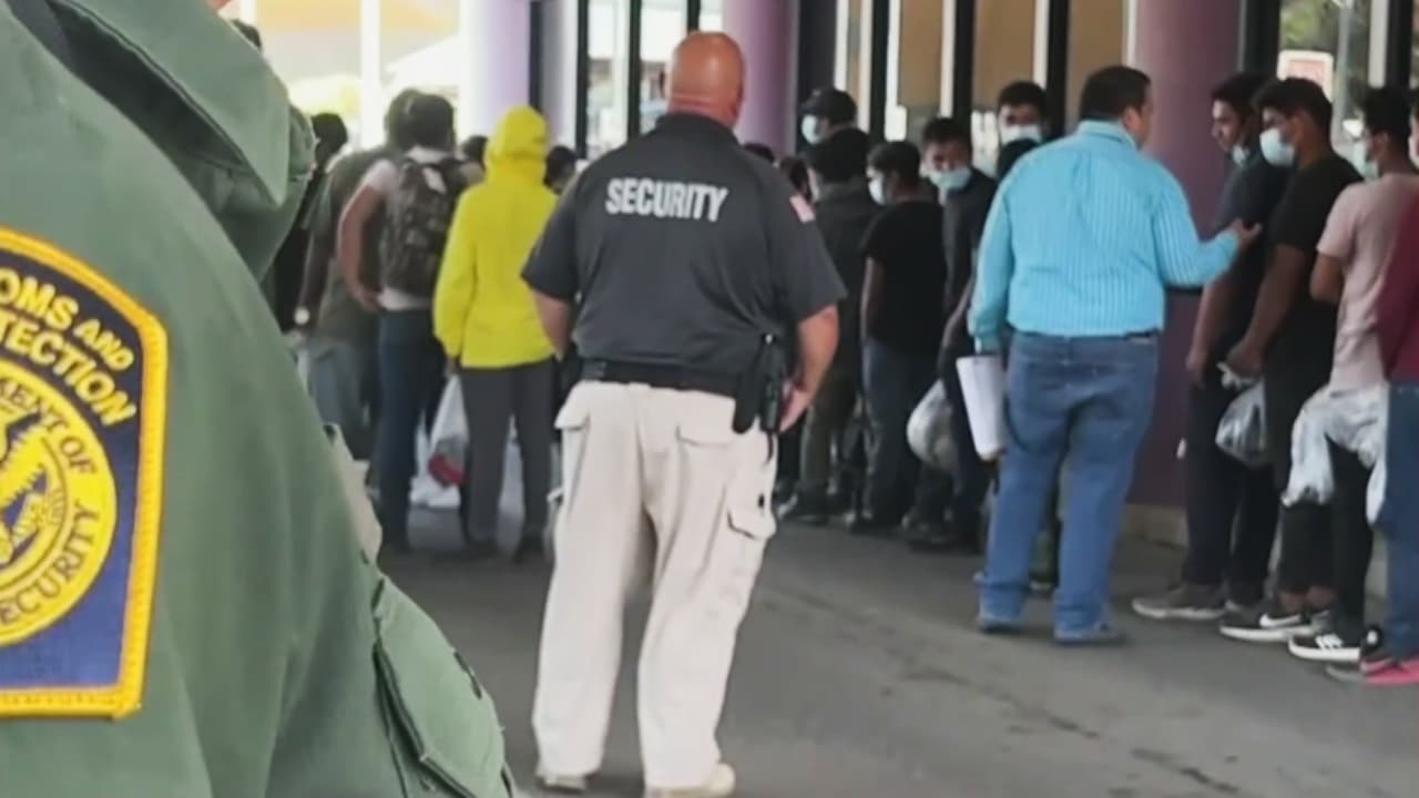 USCIS planea suspender algunos permisos de trabajo, ¿a quiénes afectaría la medida?