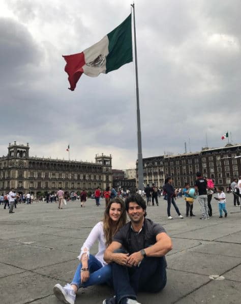 La aspirante a cantante mantiene una excelente relación con su padre y lo demuestra en las fotos que comparte en Instagram. Aquí, padre e hija posan orgullosos en el Centro Histórico de la Ciudad de México.