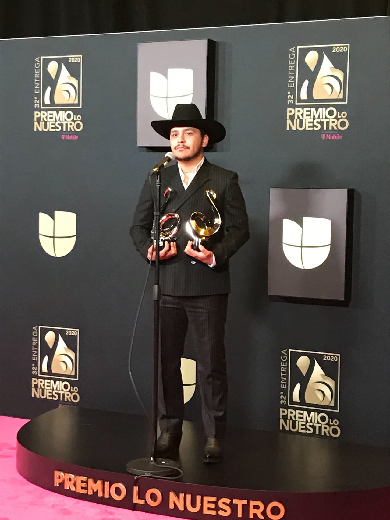 "No me queda más que agradecerle a mis fans", dijo Christian Nodal, quien no respondió preguntas sobre temas personales.