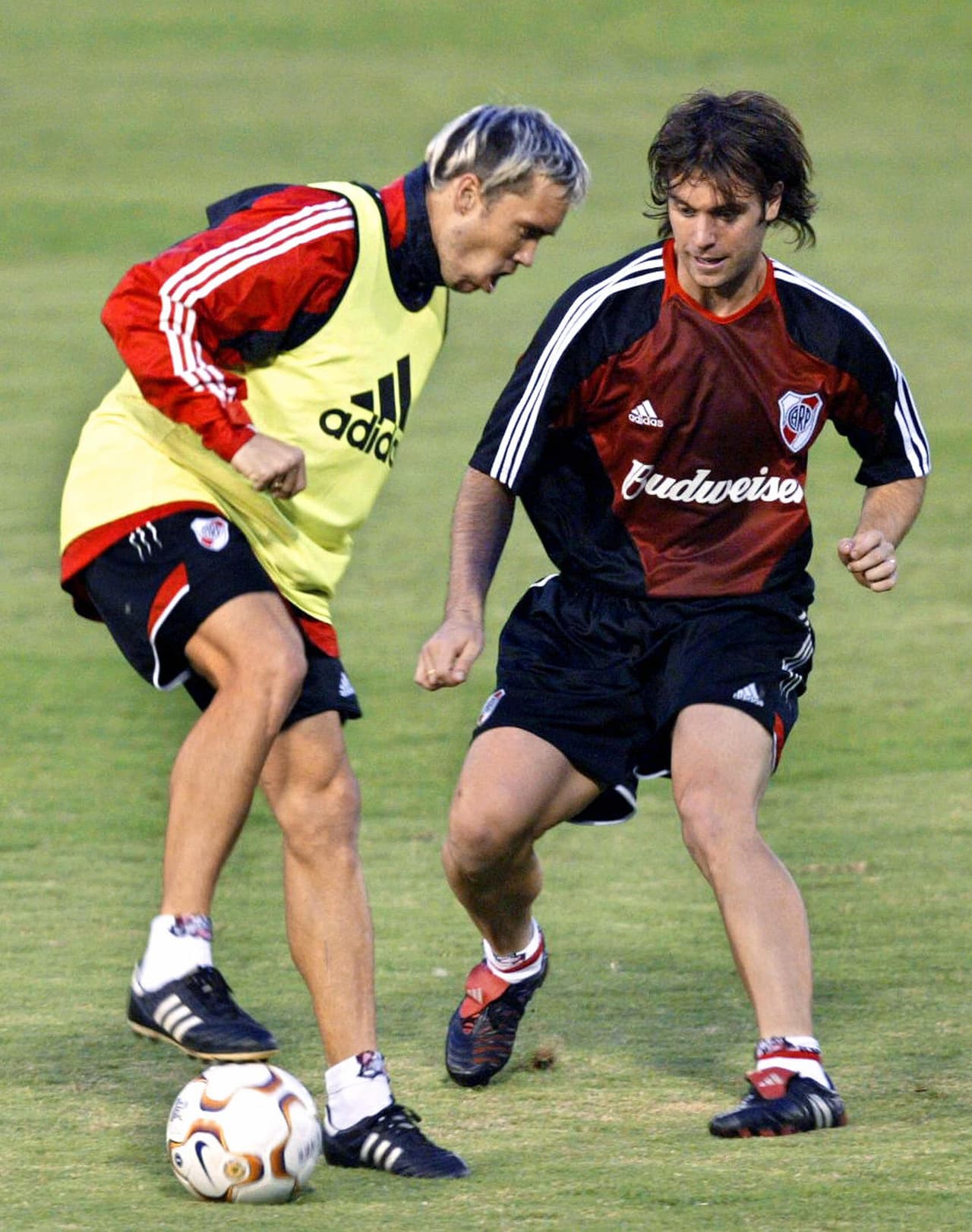 Era tan bueno que los técnicos de River lo ponían bien pegado a la banda para aprovechar su capacidad de sacarse rivales de encima.