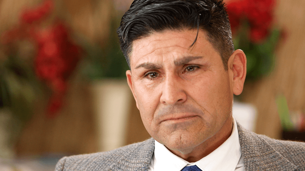 Adam Rioja tenía un provechoso futuro como agente de bienes raíces, pero un día la policía lo aprehendió por un asesinato que no había cometido. Pasó 12 años para probar su verdad.