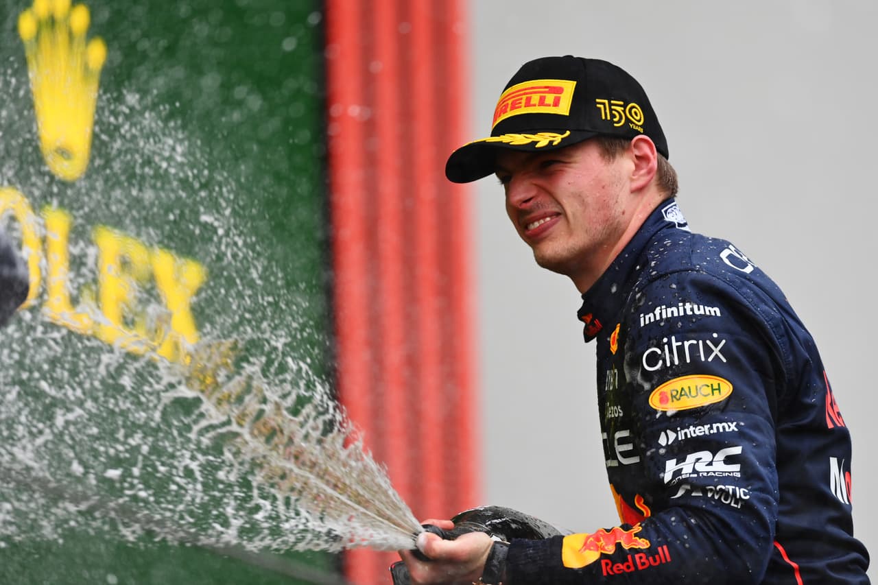 Gran carrera de Red Bull para su primer 1-2 desde el 2016 con Max Verstappen ganador en el GP de Imola y el mexicano Sergio 'Checo' Pérez como segundo lugar en el podio en Italia.