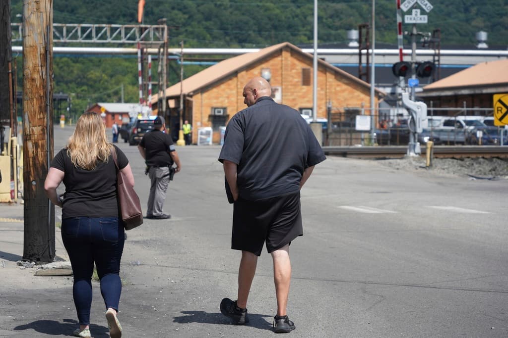 La planta, una instalación industrial masiva a lo largo del río Monongahela, al sur de Pittsburgh, es considerada la operación de coque más grande de América del Norte.