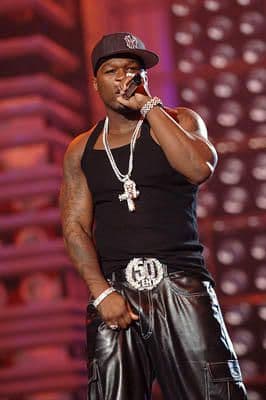 50 Cent puede ser mucho músculo y muchas quisieran un abrazo o algo más de él.