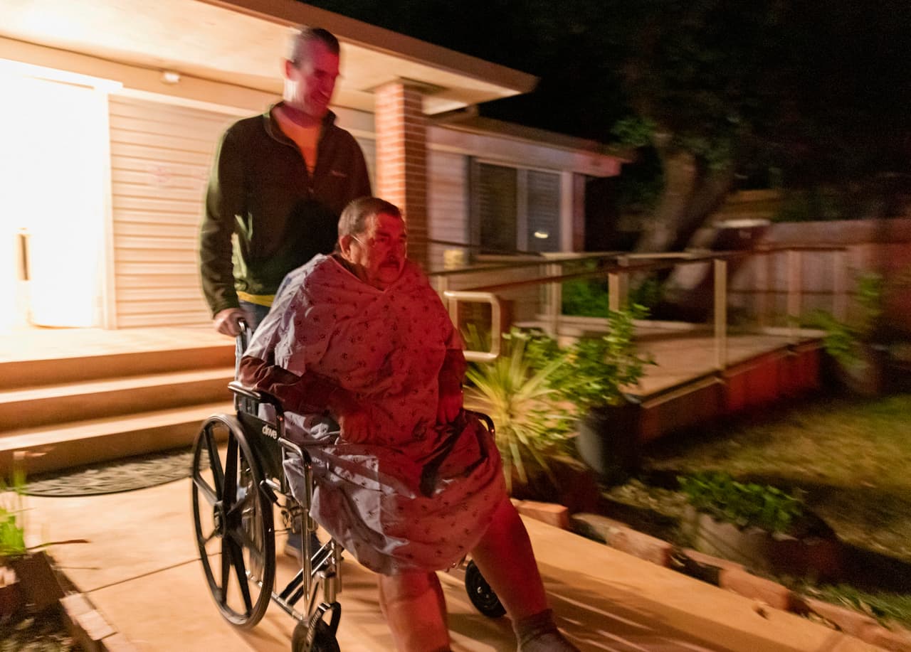 La orden de evacuación obligatoria que estaba vigente hace días para unos 2,000 residentes en Geyserville se extendió la mañana de este domingo a 180,000 personas.