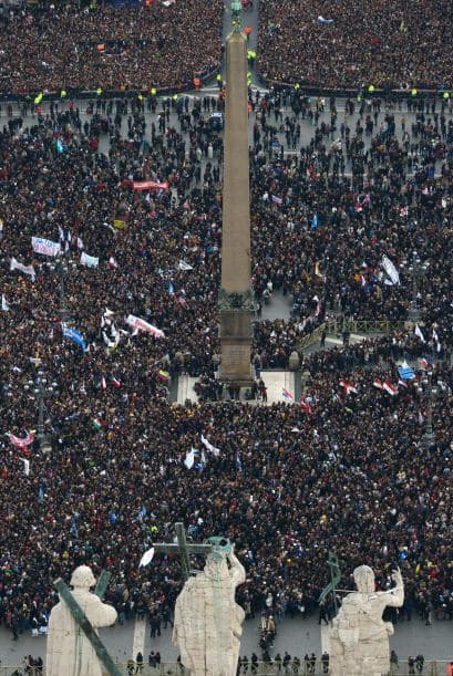 En un discurso, pronunciado únicamente en italiano, el Papa habló de la misericordia y recordó cuando, apenas elegido obispo en el año 1992, llegó a Buenos Aires una imagen de la Virgen de Fátima y se llevó a cabo una misa con los enfermos.