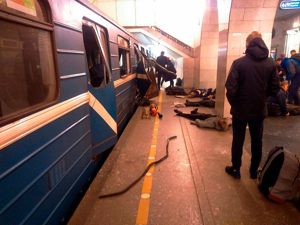 Una fuerte explosión en el metro de la ciudad rusa de San Petersburgo, la segunda más importante de Rusia, dejó al menos 10 muertos, según la agencia de noticias Interfax. Al menos 50 personas, entre ellas varios menores, han resultado heridos.