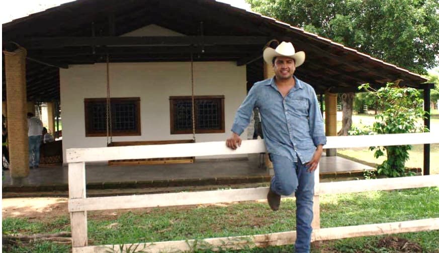 Viaje al rancho de Julión Álvarez, el lugar donde el cantante se refugia de la fama y los escándalos