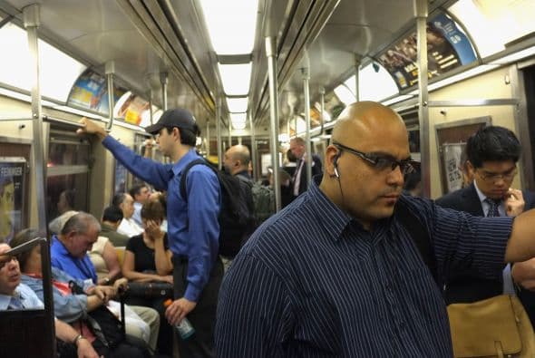 Un nuevo proyecto de ley busca sanciones más duras para depravados sexuales que rosan sus partes privadas con pasajeros.