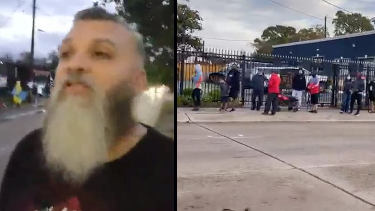 Algunos clientes esperan por horas a que se abran las puertas, para este cliente es una tradición adquirir sus pies,