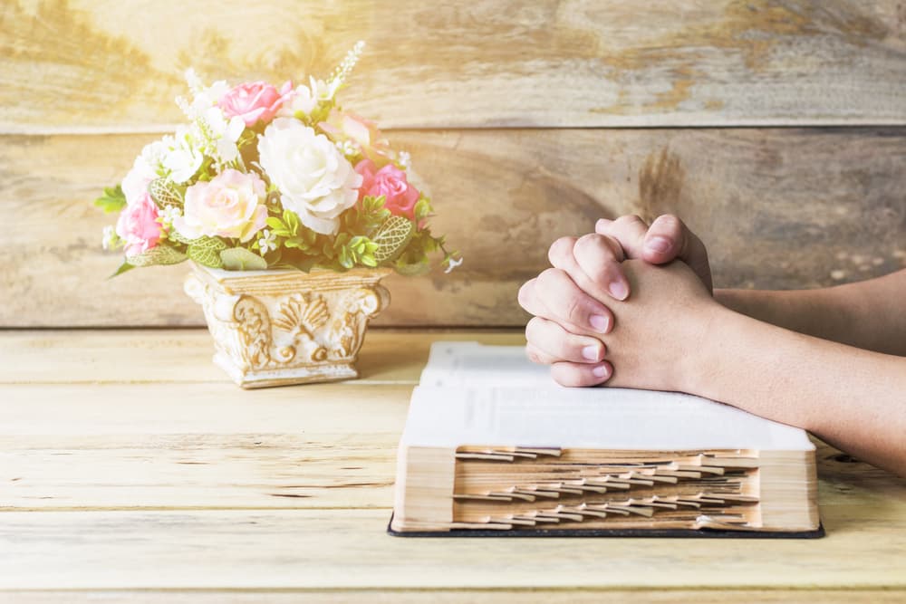 A mucha gente le gusta decir esta oración popular para llamar a su ángel de la guarda:
<br>