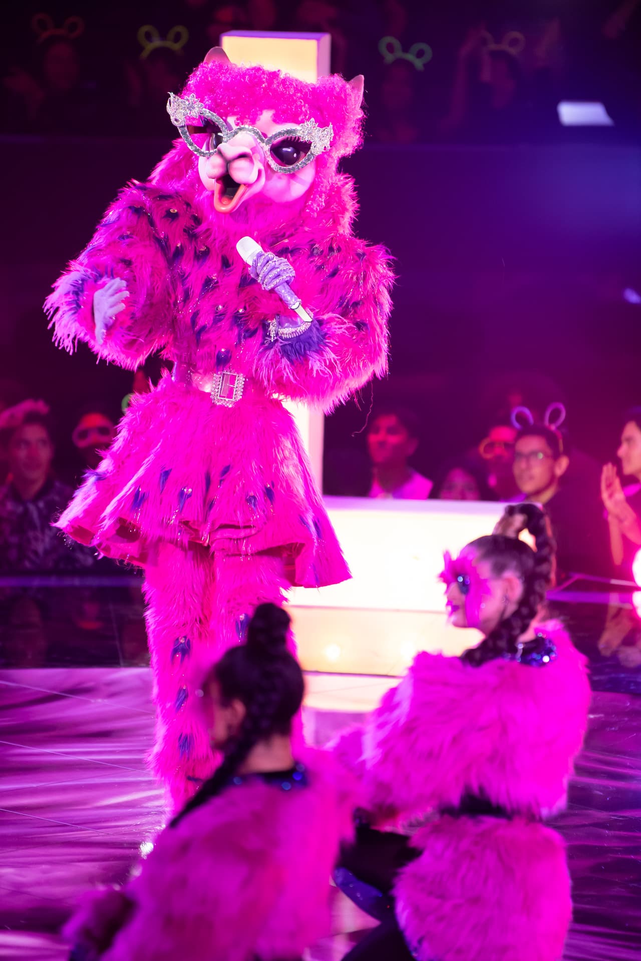 Este sofisticado personaje se lució con su performance de 'La Madita Primavera' y dejó muy complacida a Yuri con su interpretación.