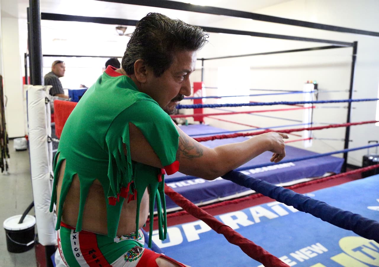 Así pagó la apuesta El Feo a Raúl 'El Pelón' después de la derrota de Julio César Chávez Jr.