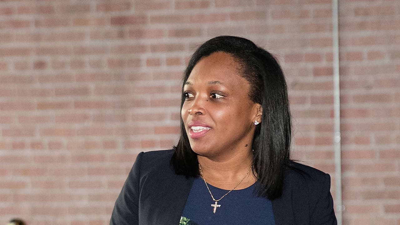 <b>¿Es seguro que pase la huelga?</b>
<br>No es
<a href="https://www.univision.com/local/chicago-wgbo/si-el-sindicato-de-maestros-y-cps-no-llegan-a-un-acuerdo-la-huelga-impactaria-a-mas-de-300-mil-estudiantes">definitivo</a>. En el pasado, las partes negociando han llegado a un acuerdo horas antes de que la huelga inicie. Depende de si pueden o no llegar a un acuerdo.