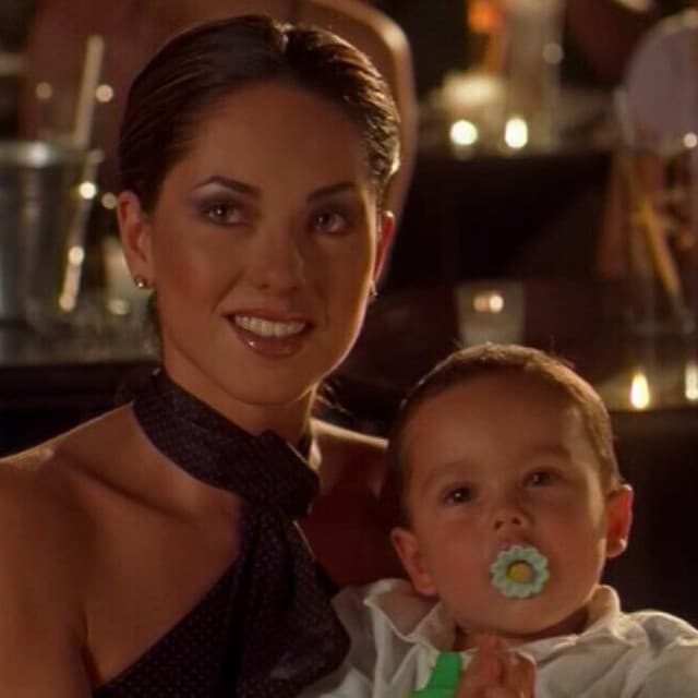 Parece que fue ayer cuando apenas era un bebé en brazos de su hermosa madre.