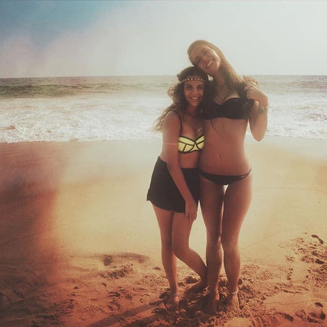 Las dos hermanas son las mejores amigas y las más guapas.