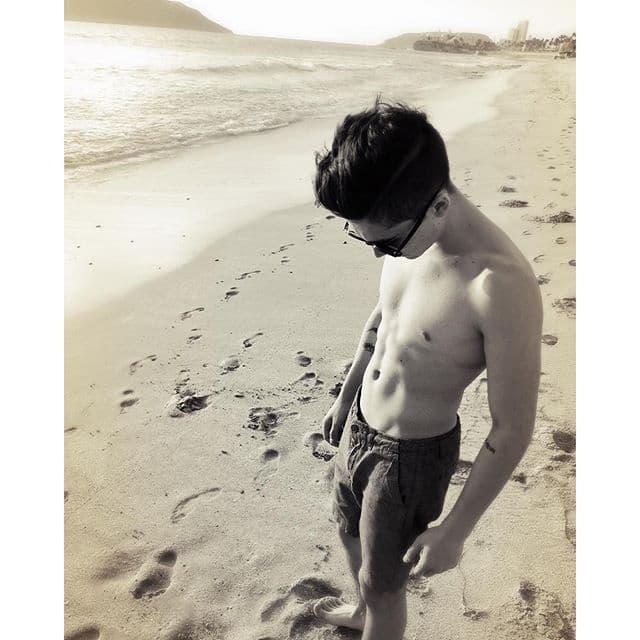 Ahora es todo un rey en las redes sociales con estas sexys fotos.