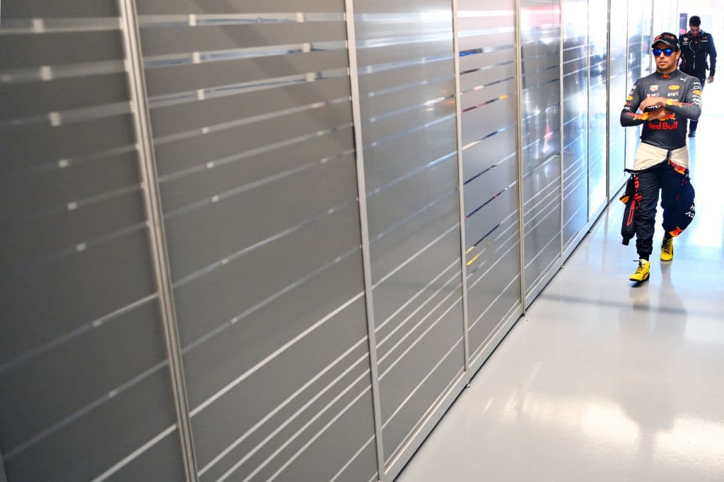 Max Verstappen, tras una cerrada lucha con Carlos Sainz sobre el final de la carrera, se impuso en el Gran Premio de Canadá, una prueba en la que el mexicano Sergio Pérez tuvo que retirarse por problemas en su auto.